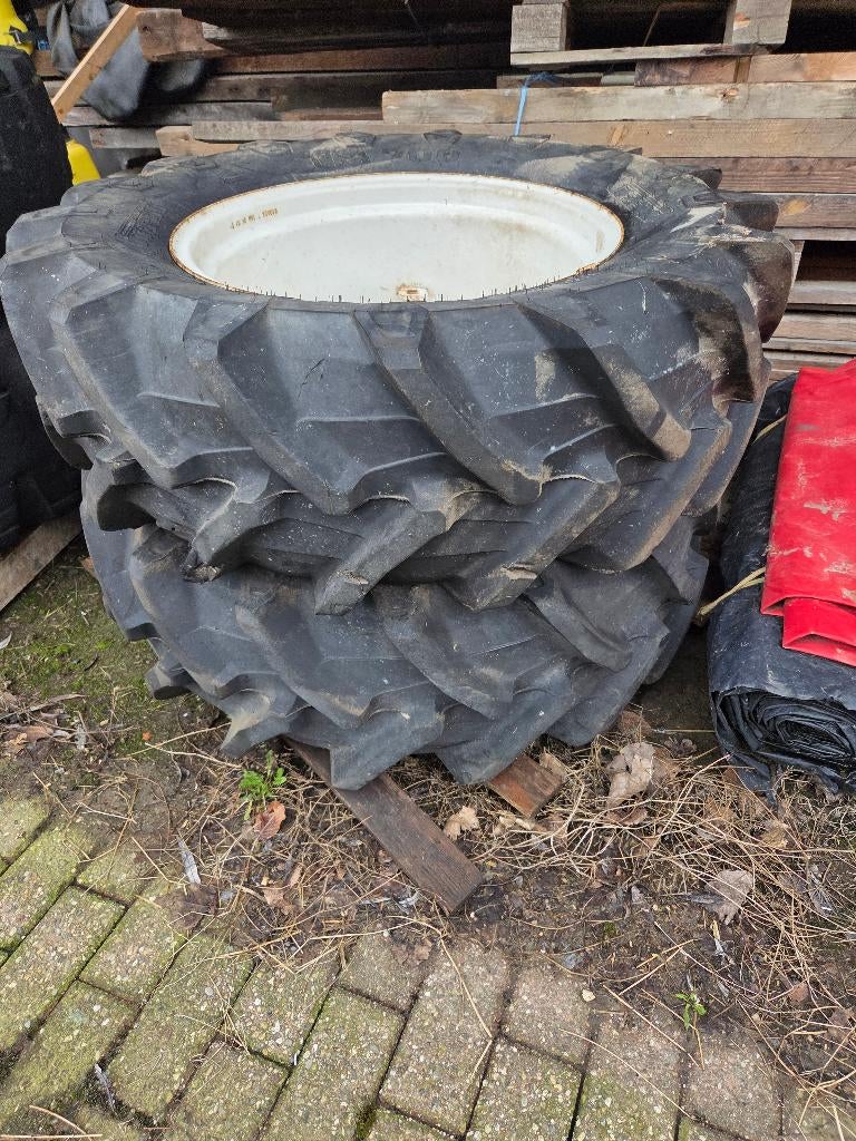 pirelli traktor banden 360/70r24 op velg, Enlèvement
