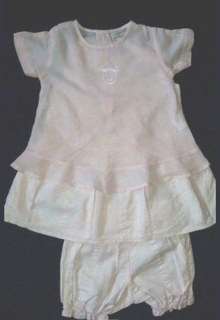 Setje babymeisje in maat 74 : kleedje, broekje en overgooier, Enlèvement ou Envoi, Ensemble, Fille, Eerste kleertjes