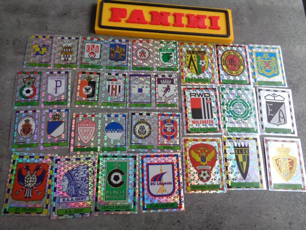 LOT DE 95 AUTOCOLLANTS PANINI FOOTBALL, 22 BADGES DE FOOTBAL, Envoi