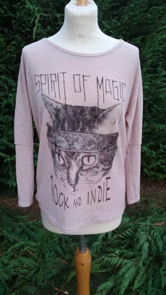 fijne trui rosé zalm-beige leuke print kat tekst Rock Indie, Enlèvement ou Envoi, Comme neuf, Taille 36 (S), Rose