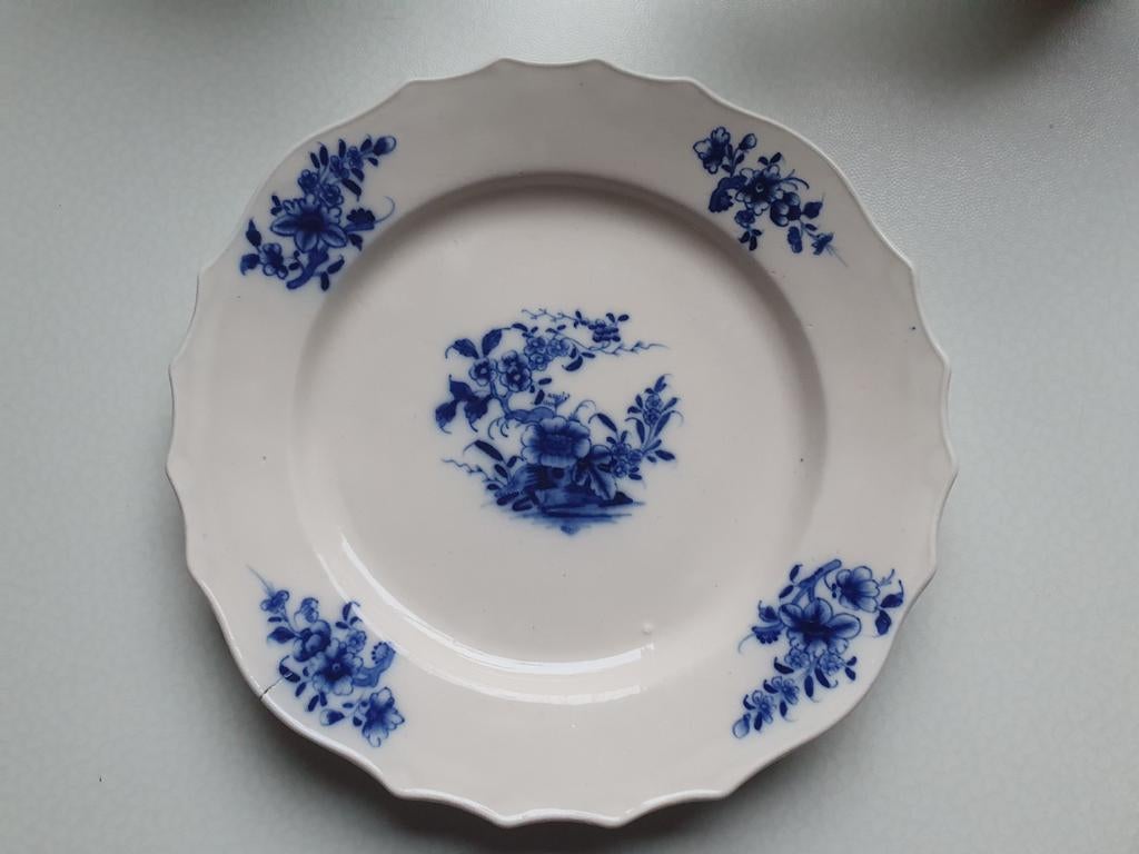 Assiette plate en porcelaine de Tournai, Enlèvement ou Envoi