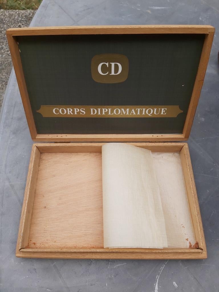 Boîte des années 50 : corps diplomatique.  Vintage, Enlèvement ou Envoi, Comme neuf