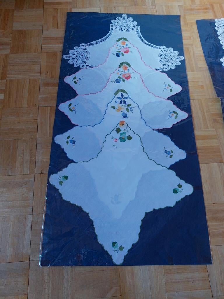 Nappe brodée décoratifs 5 pièces, Enlèvement, Comme neuf