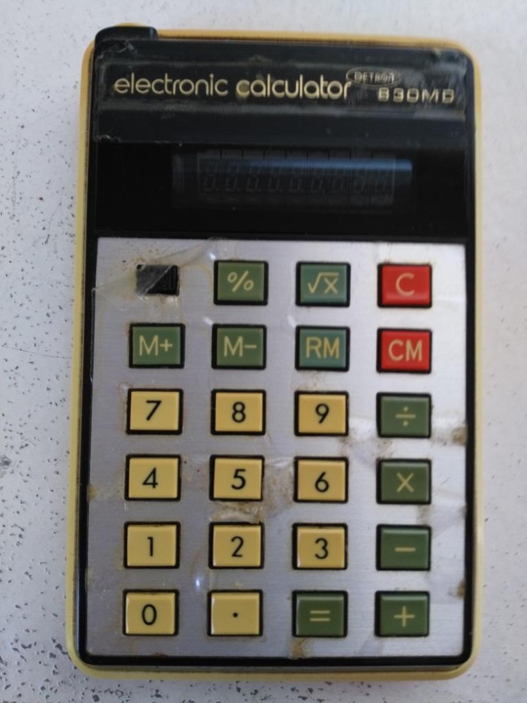 Calculatrice vintage de 1977 DETRON 830 MD, Envoi, Ordinateurs et Machines à calculer