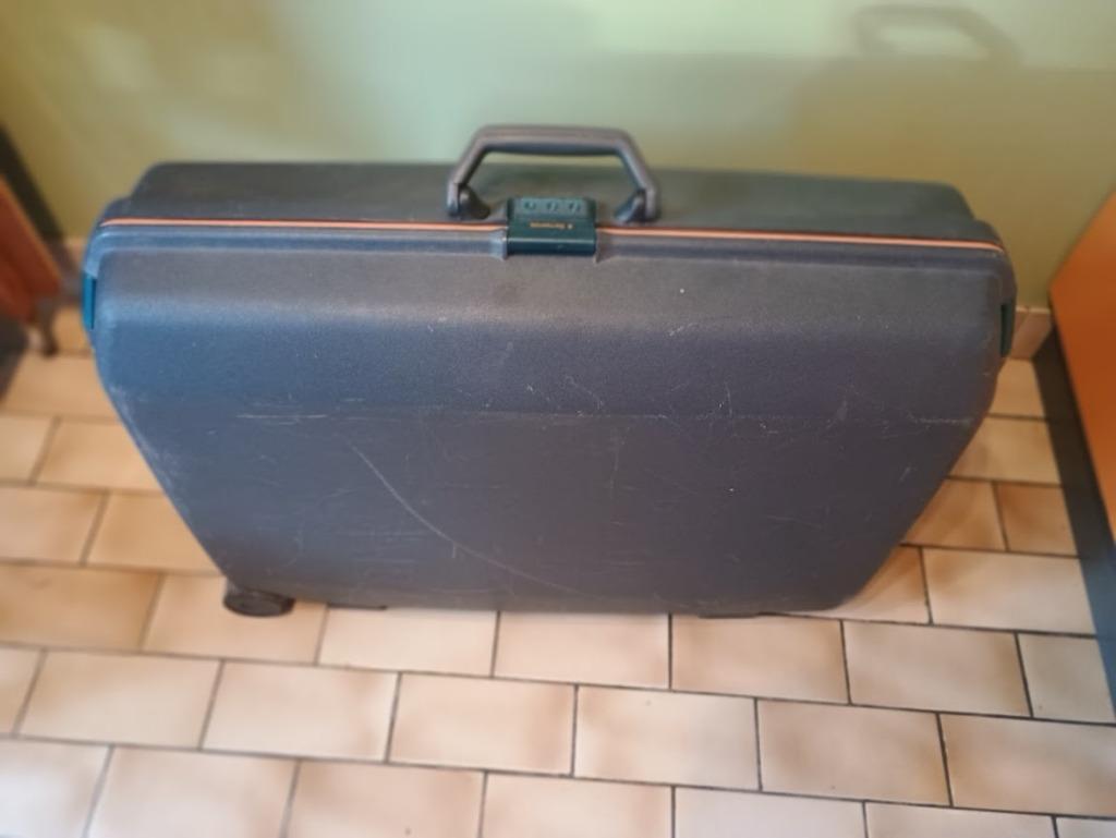 Valise Samsonite, Enlèvement, Roulettes