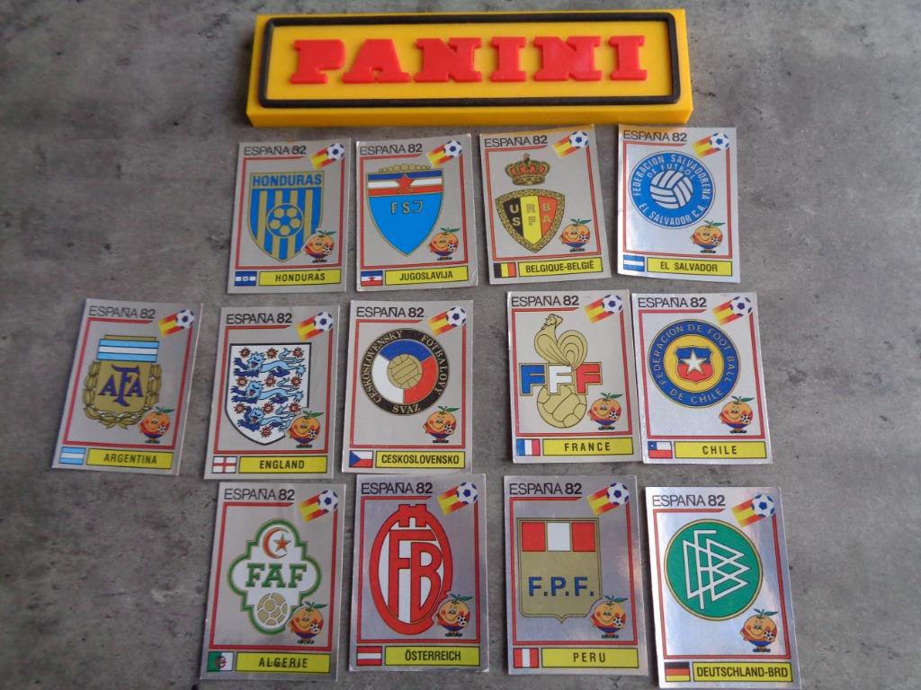 PANINI VOETBAL STICKERS WORLD CUP 82 WK EMBLEMEN 13X BADGES, Ophalen of Verzenden