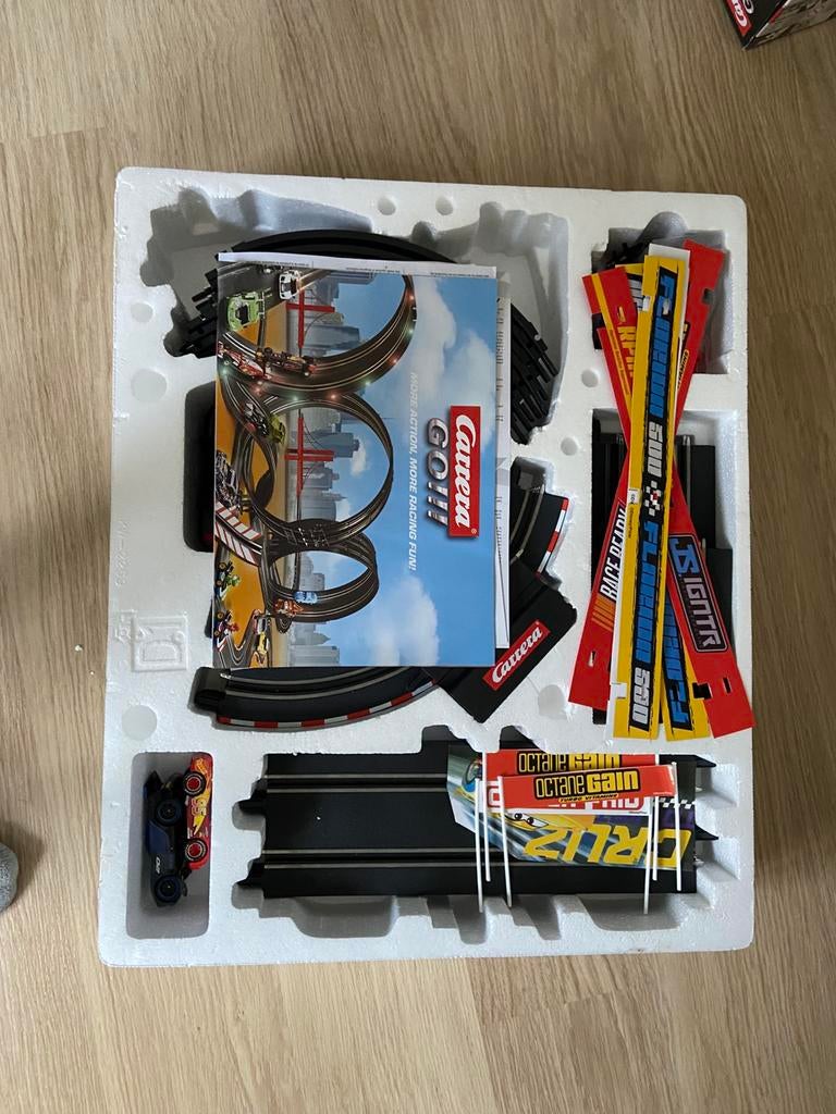 Cars racebaan - Carrera Go !, Kinderen en Baby's, Speelgoed | Racebanen, Gebruikt, Racebaan, Carrera, Met looping, Ophalen
