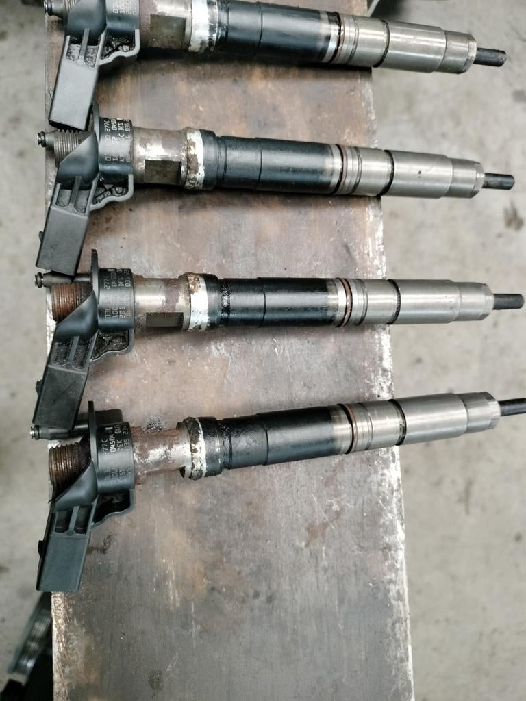 Injecteur VW Transporter 2.0 TDI. 03L130277C, Enlèvement ou Envoi