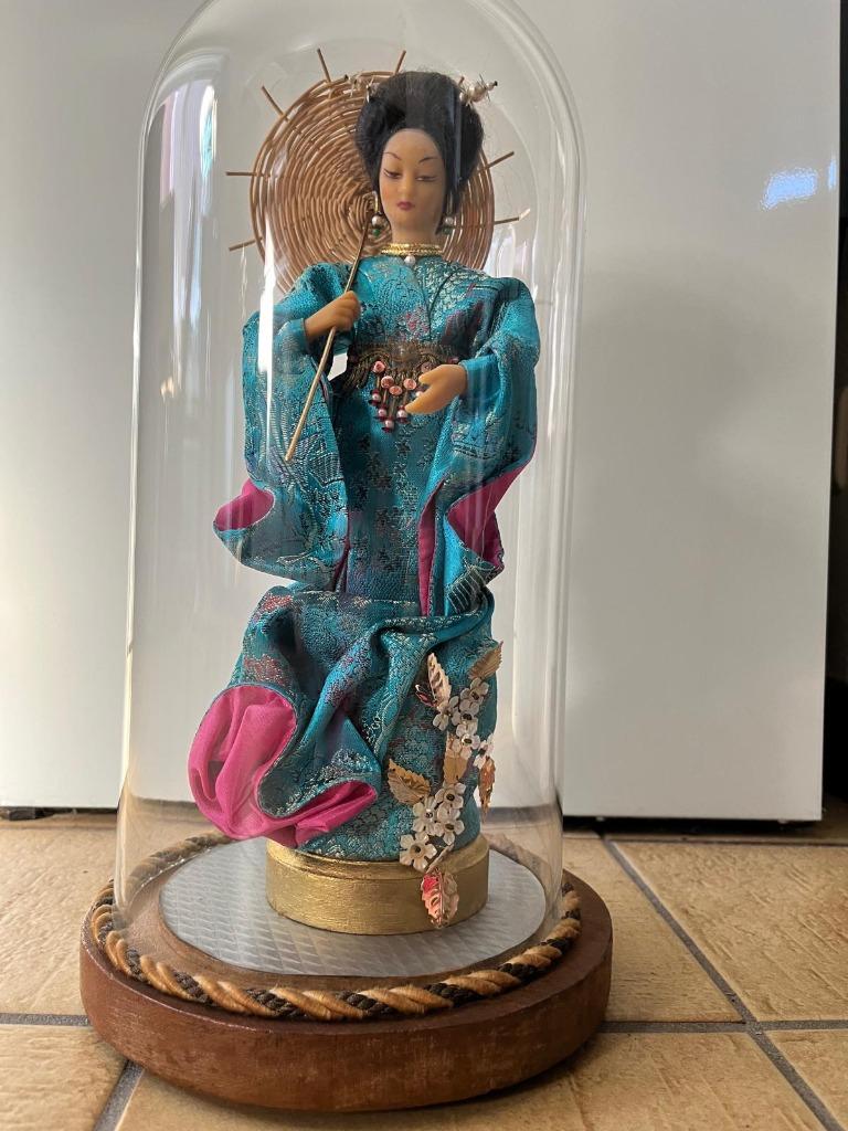 Geisha onder glazen stolp, Ophalen