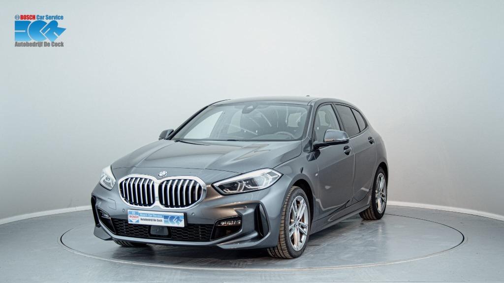 BMW 118i **M-PAKKET!!** ZETELVERWARMING/NAVIGATIESYSTEEM, Auto's, 1 Reeks, https://public.car-pass.be/vhr/b5c95c9c-f82d-4630-ab94-f0756d2f8237?lang=nl