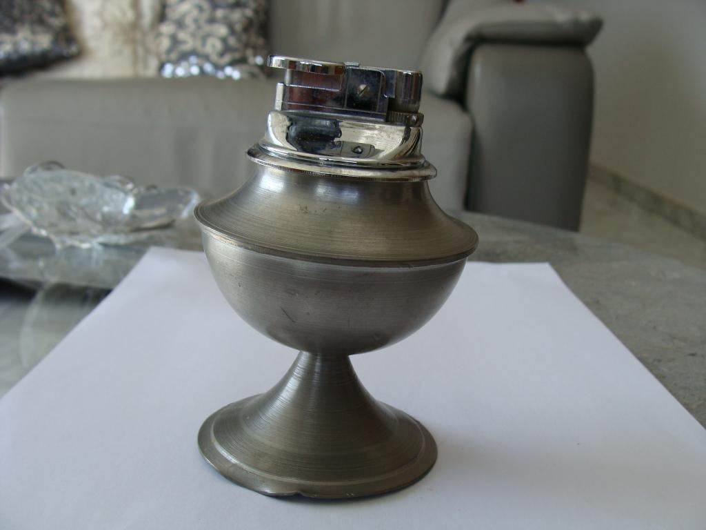 Ancien briquet sur pied, en étain 929 %, poinçonné,, Enlèvement ou Envoi, Utilisé, Briquet