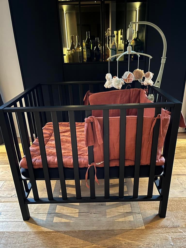 Baby box met toebehoren, Kinderen en Baby's, Ophalen, Gebruikt, Rechthoekig, In hoogte verstelbaar