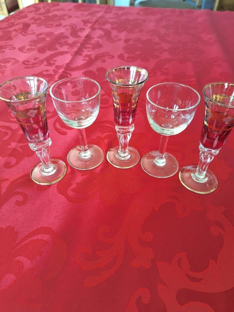 5 verres à liqueur  de formats différents., Enlèvement, Comme neuf
