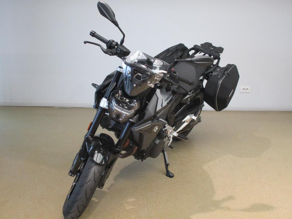 BMW F 900 R - Lage Ophanging - 3 jaar garantie, Bedrijf, Meer dan 35 kW, Handvatverwarming, 2 cilinders