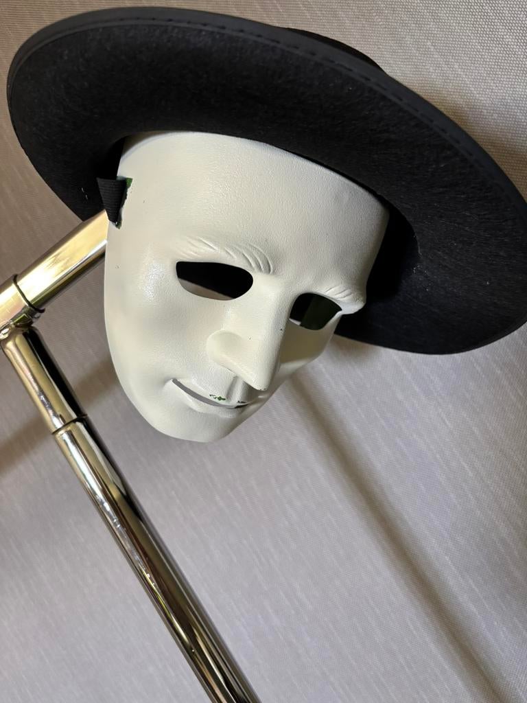 Masker + Hoed, Ophalen