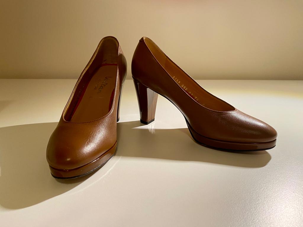 Voltan hoge pumps nude maat 36, Kleding | Dames, Schoenen, Pumps, Beige, Voltan, Ophalen of Verzenden