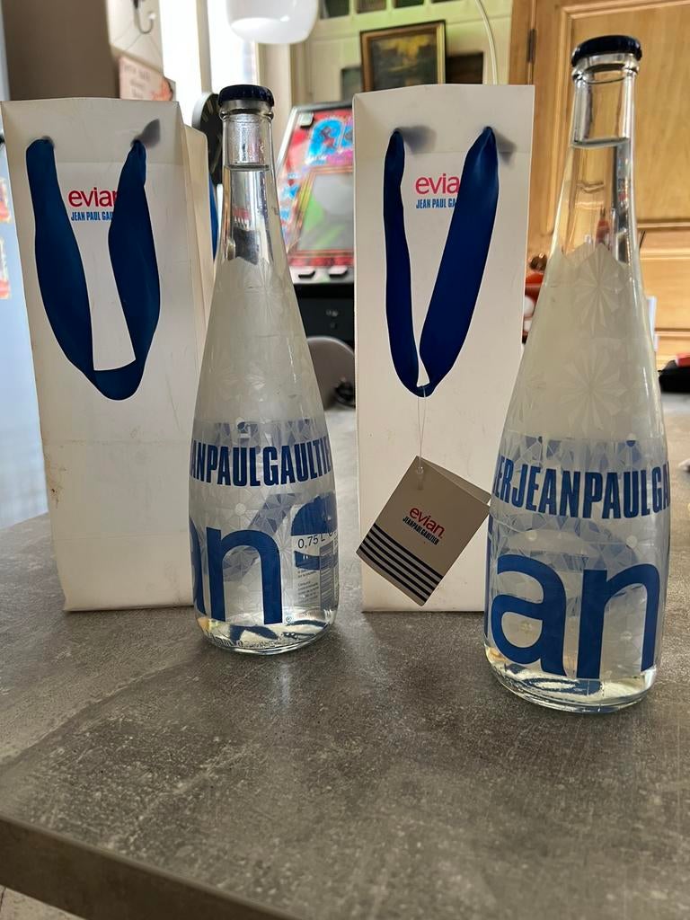 Twee volle EVIAN flessen van Jean Paul Gaultier, Verzamelen, Ophalen, Zo goed als nieuw