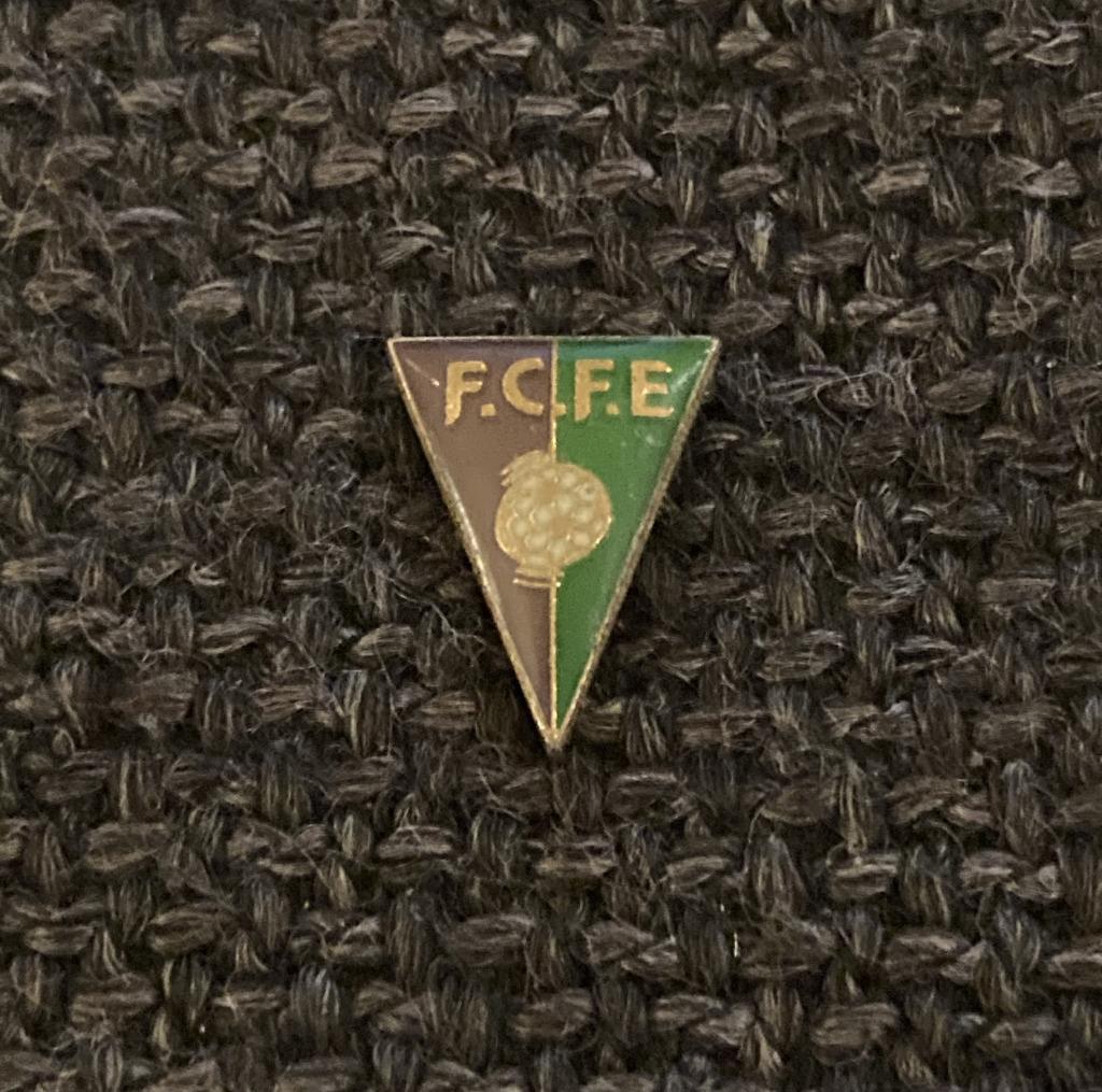 PIN - F.C.F.E. - FOOTBALL - VOETBAL, Verzamelen, Verzenden, Gebruikt, Overige onderwerpen, Speldje of Pin