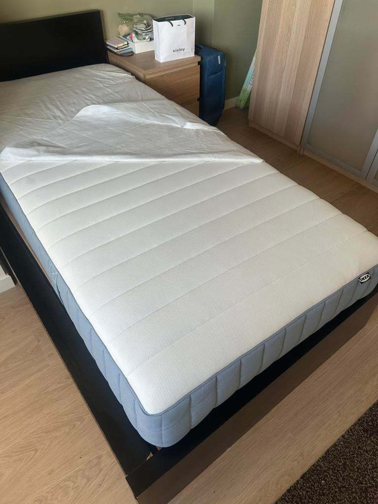 Le lit avec le matelas, Enlèvement, Comme neuf