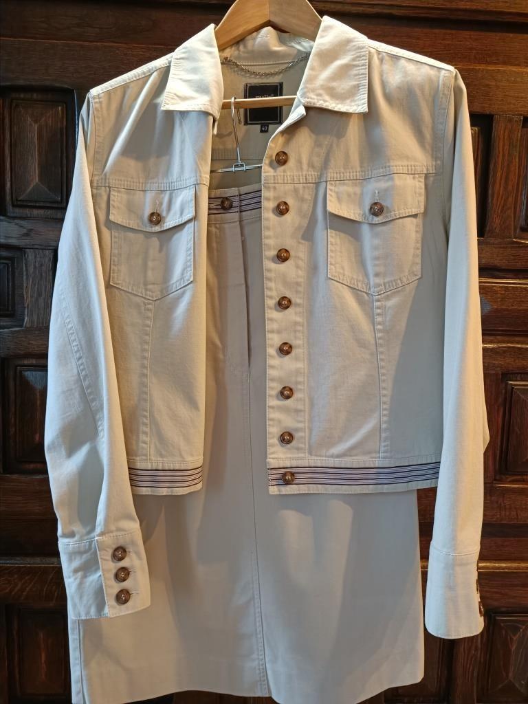 Ensemble jupe et veste en jean beige - Marque PULLS, Kleding | Dames, Rokken, Zo goed als nieuw, Maat 38/40 (M), Beige, Onder de knie