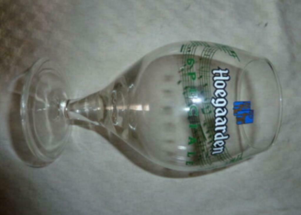 bier glas HOEGAARDEN SPECIALE , bedrukt met muziek noten !, Ophalen of Verzenden, Nieuw, Bierglas