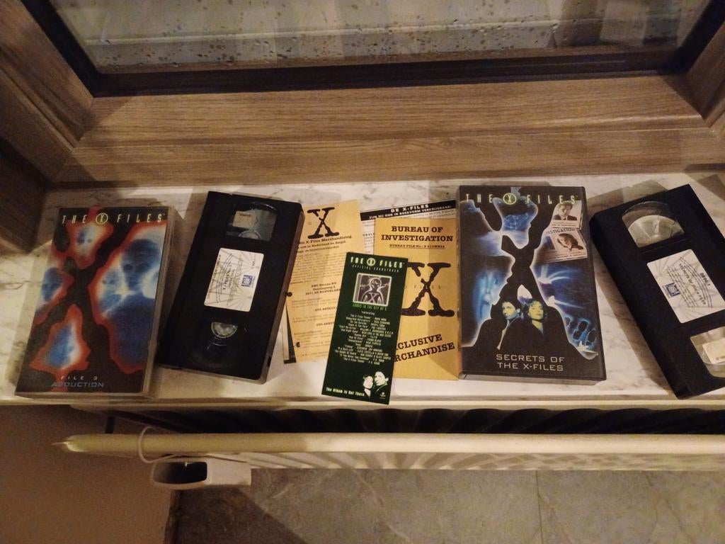2x The X files, + bijlagen, Cd's en Dvd's, Ophalen of Verzenden, Gebruikt