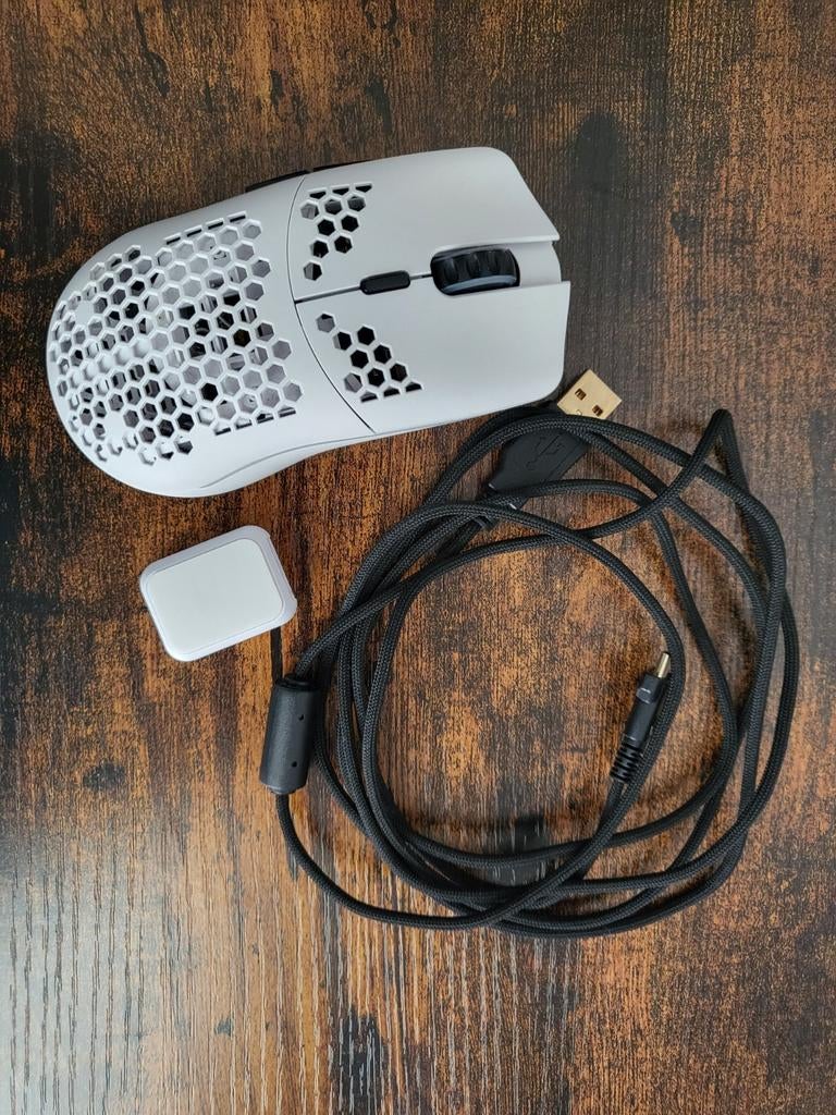 Souris de jeu Glorious Model O, Enlèvement ou Envoi, Comme neuf, Souris
