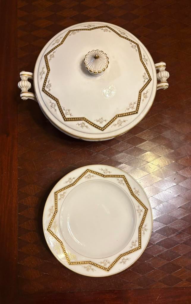 Servies - terrine en borden, Ophalen, Zo goed als nieuw, Porselein, Compleet servies