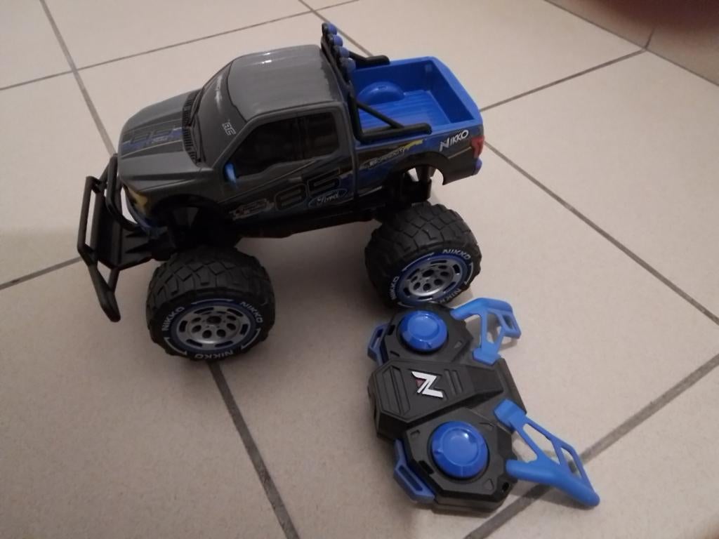 Radio Tegeleide auto, Ophalen