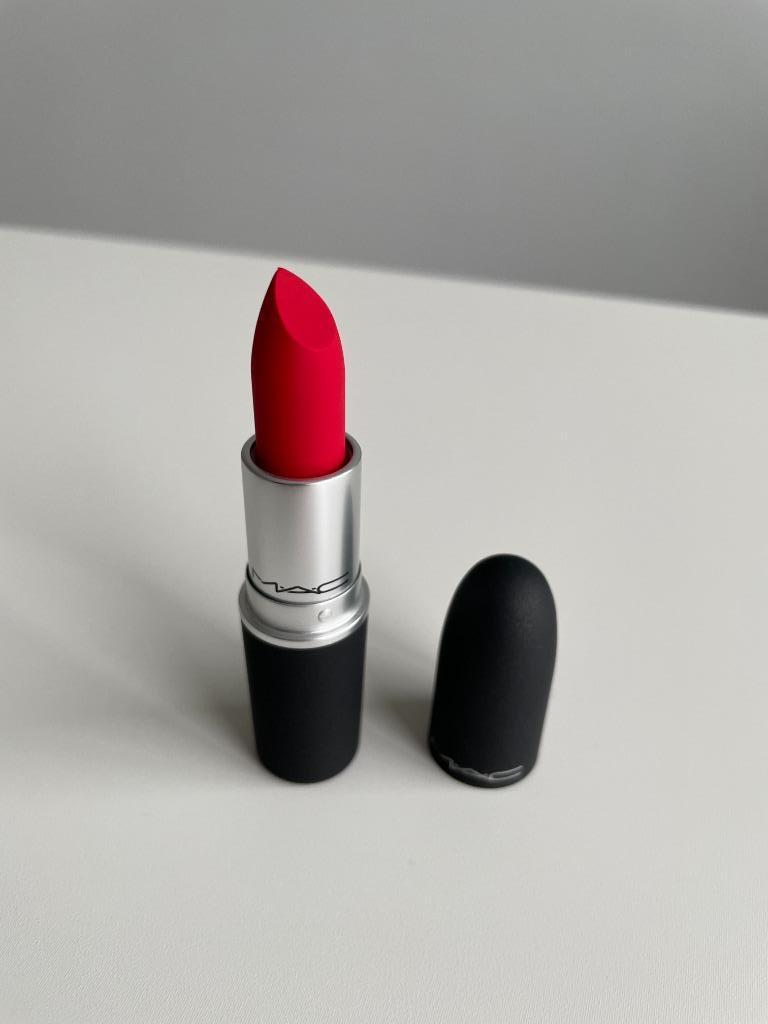 MAC powder kiss lipstick 315, Handtassen en Accessoires, Uiterlijk | Cosmetica en Make-up, Lippen, Nieuw, Ophalen of Verzenden