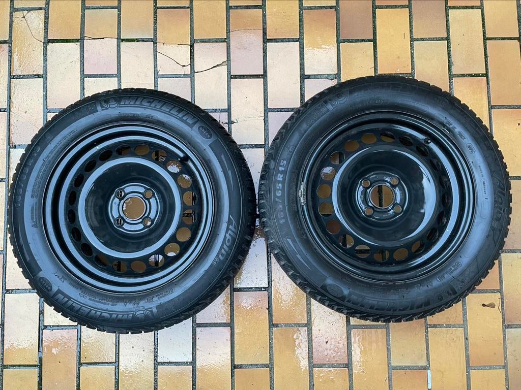 Vier stalen velgen met winterbanden Michelin, Auto-onderdelen, Ophalen, Winterbanden, Velg(en)