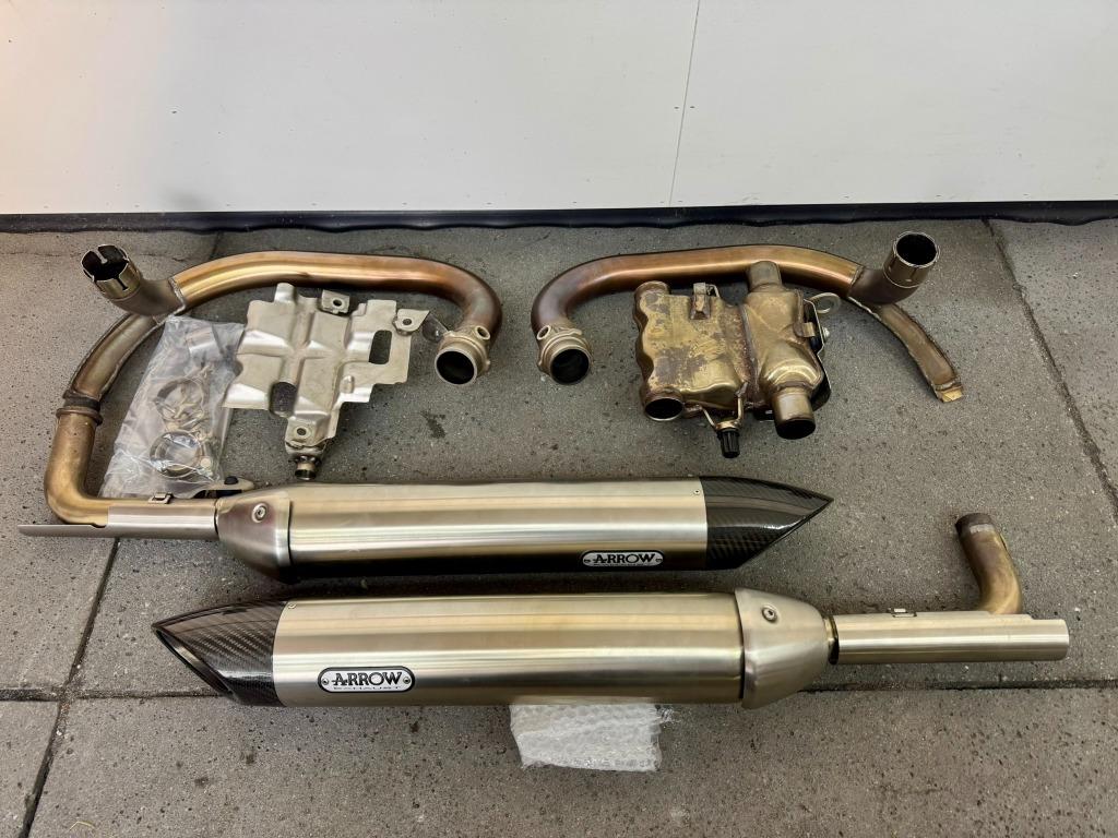 Triumph Bobber TFC uitlaatsysteem, Ophalen