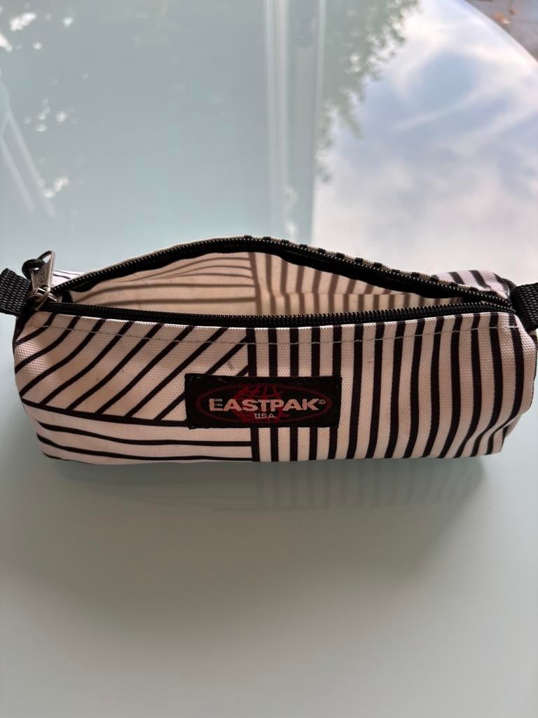 Pennenzak van Eastpak, Ophalen, Gebruikt