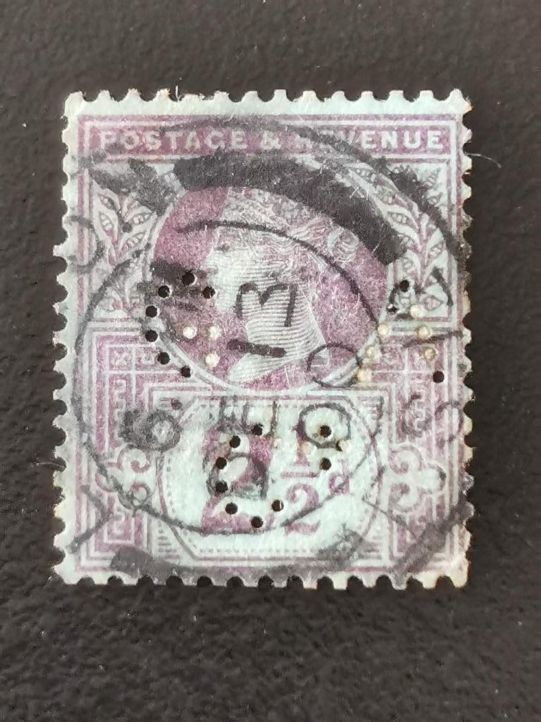 perfin Grande-Bretagne 1887 Reine Victoria, papier bleu, Enlèvement ou Envoi, Affranchi