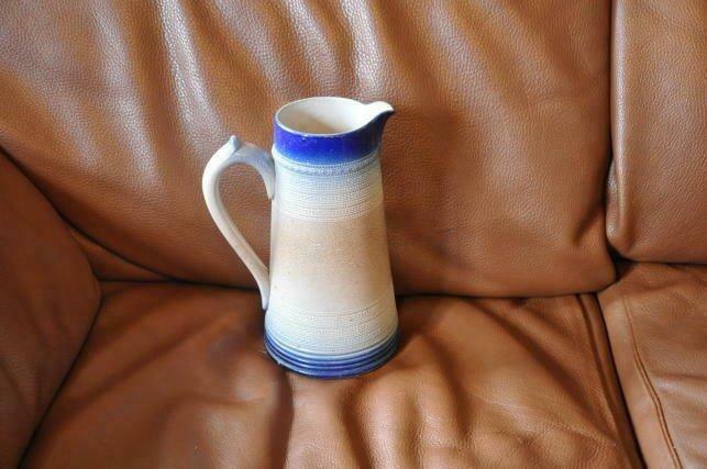 pichet en grés gris bleu