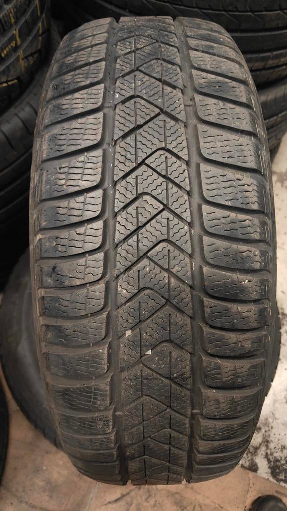 225/55r17 Pirelli 45€ per stuk met montage en balanceren, Ophalen