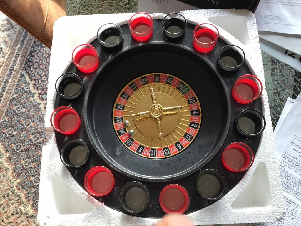 Drinking roulette set, Cinq joueurs ou plus, Enlèvement, Utilisé