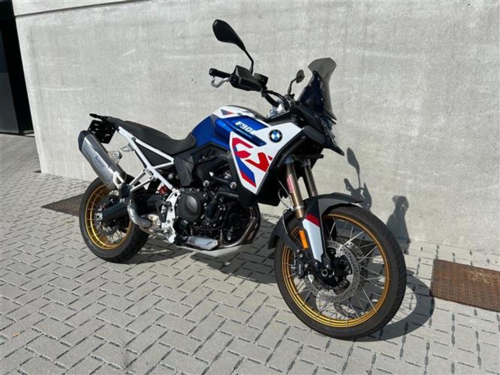 BMW F 900 GS (2024) slechts 8000km, Motoren, Motoren | BMW, Handvatverwarming, Motorrijbewijs A, Bedrijf, Meer dan 35 kW