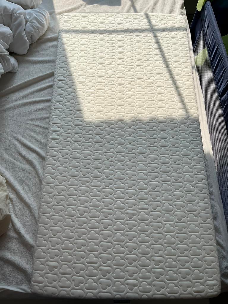 Matelas et 2 protection aerosleep lit bébé, Zo goed als nieuw, Matras