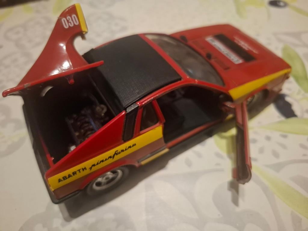 Lancia abarth 1/24, Hobby & Loisirs créatifs, Voitures miniatures | 1:24, Utilisé, Voiture, Autres marques, Enlèvement ou Envoi