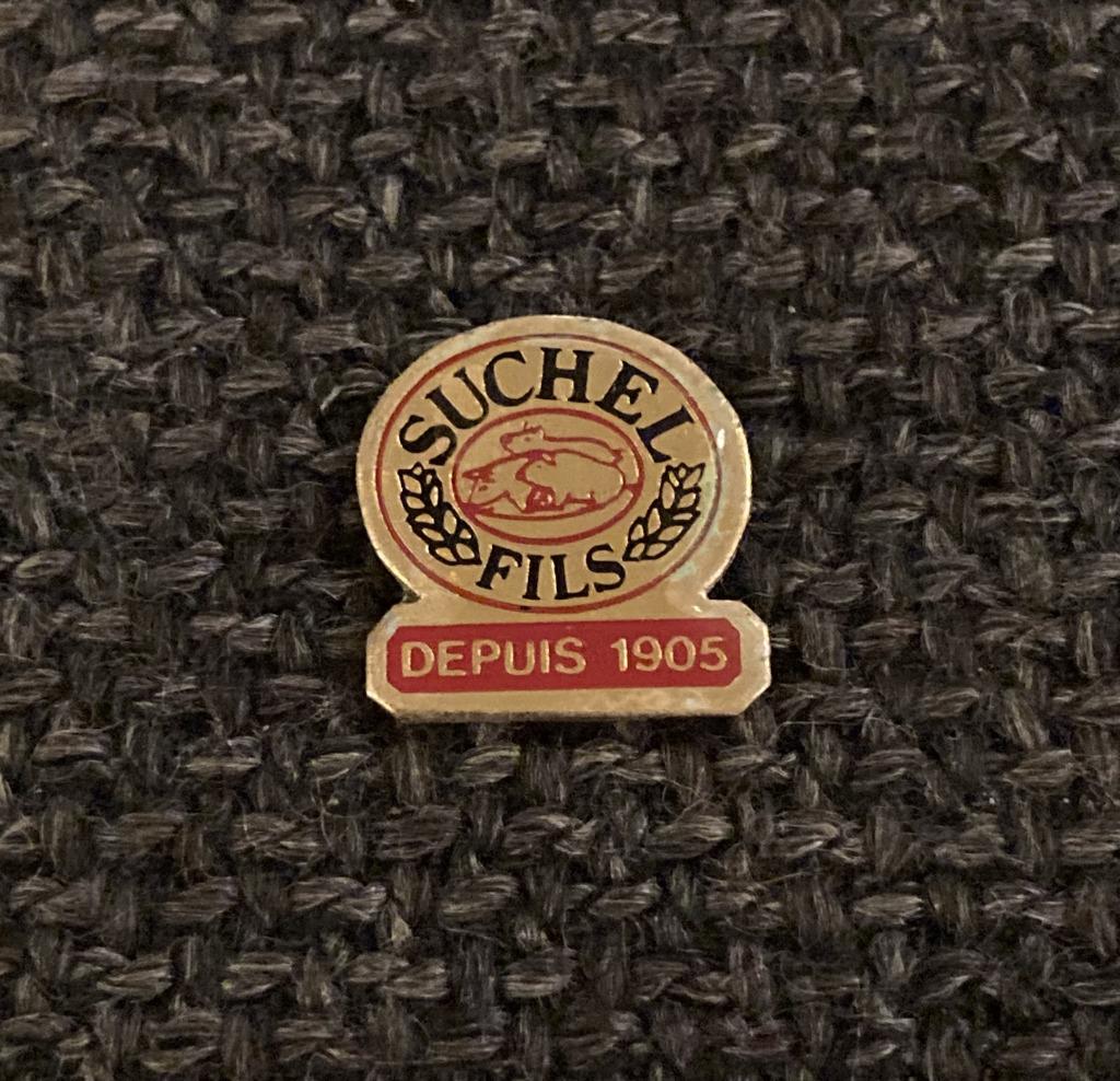 PIN - SUCHEL FILS - COCHON - VARKEN, Collections, Envoi, Utilisé, Autres sujets/thèmes, Insigne ou Pin's