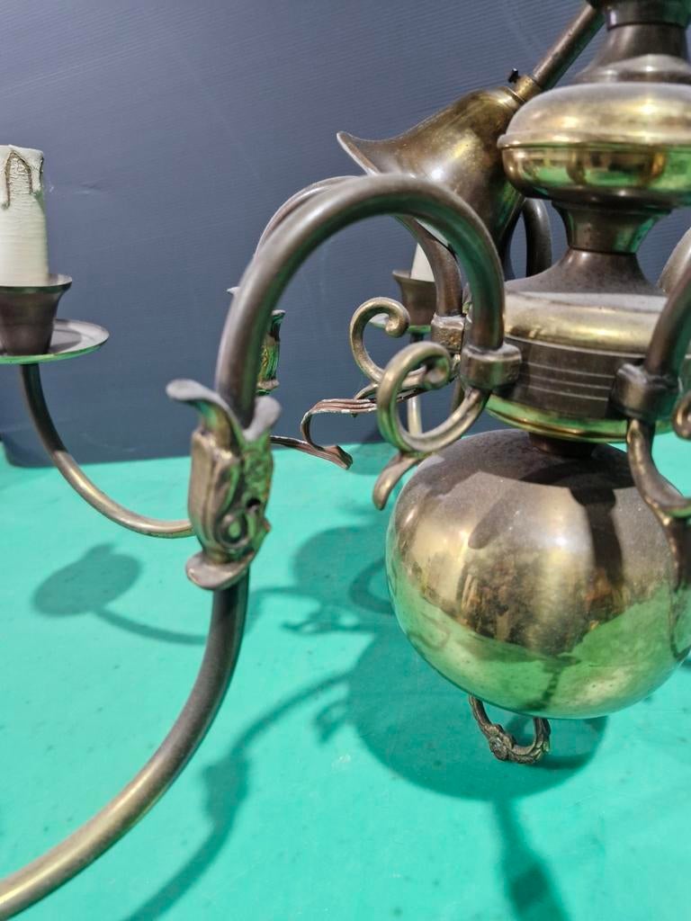 Lustre en cuivre avec aigle bicéphale, Enlèvement