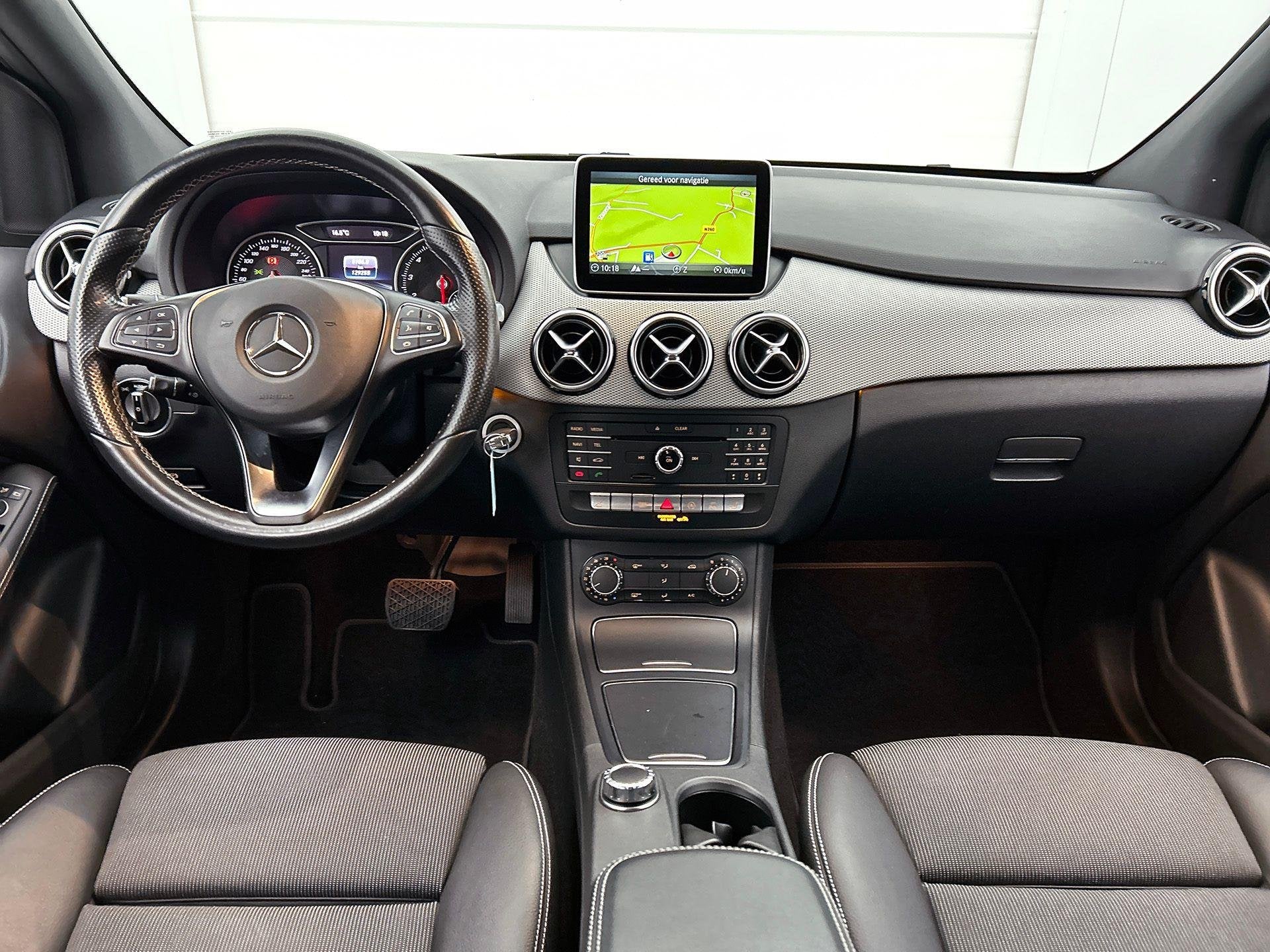 Mercedes-Benz B-Klasse 180 Luxury Line (automatique), Autos, Mercedes-Benz, Entreprise, 1200 kg, 5 places, Automatique