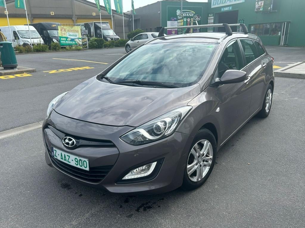HYUNDAI i30 1.4L DIESEL. 2014. 148900 KM. 3900 EURO, Auto's, Euro 5, USB, Bruin, Bedrijf