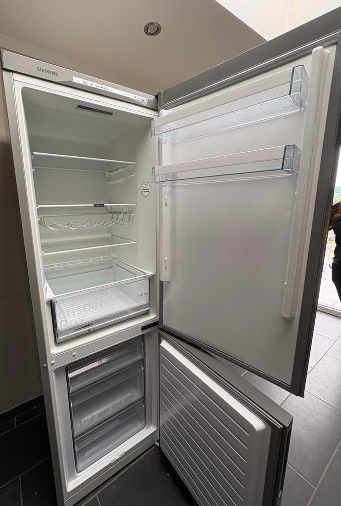 Siemens koel-vriescombinatie in inox kleur te koop., Elektronische apparatuur, Ophalen, Zo goed als nieuw
