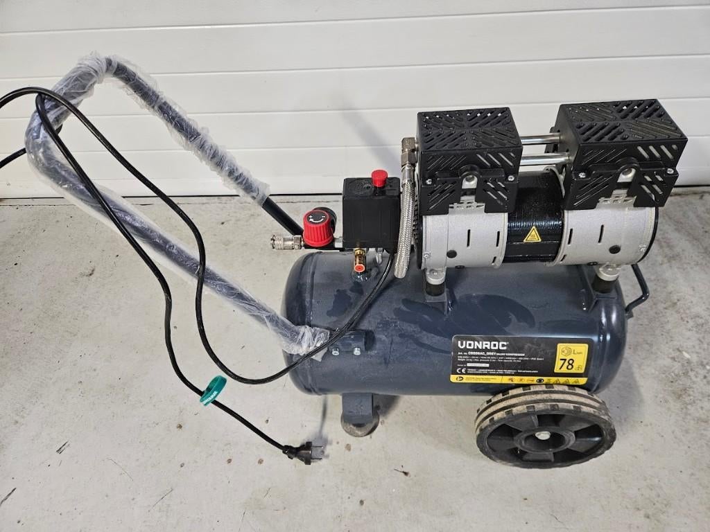 Vonroc stille compressor - defect, Doe-het-zelf en Bouw, Ophalen, Gebruikt, 6 tot 10 bar, Minder dan 200 liter/min