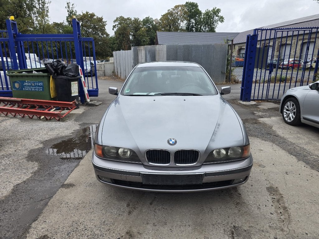 bmw 520i essence 1996 e39 ancêtre oldtimer 160000km bt auto, Auto's, BMW, 4 deurs, 110 kW, Sound system, Bedrijf