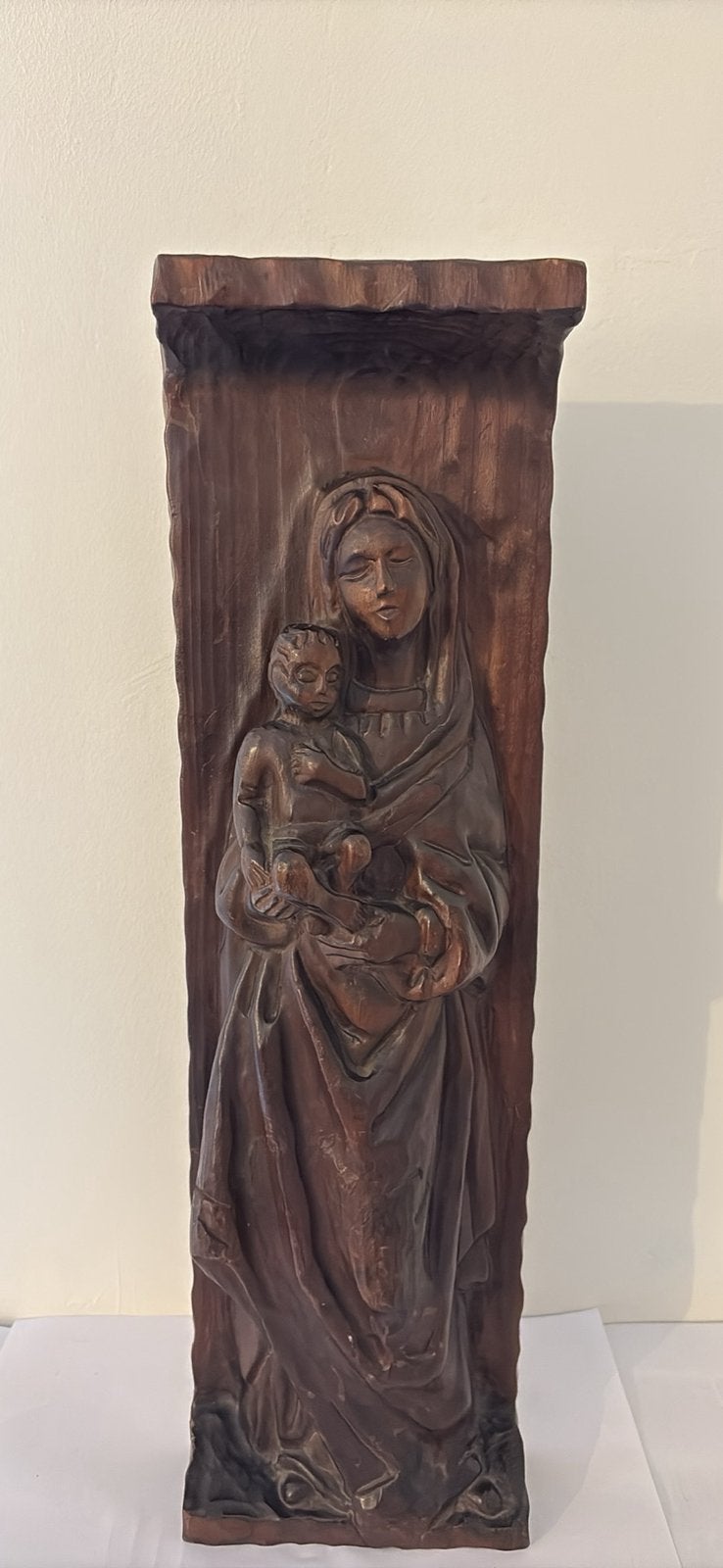 Statue murale Vierge à l'Enfant en bois massif sculpté, Ophalen of Verzenden