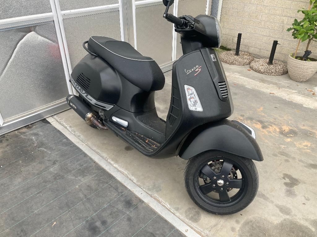 Vespa GTS 125cc super sport Matt zwart, Scooter, Sportuitlaat, Particulier, 125 cc