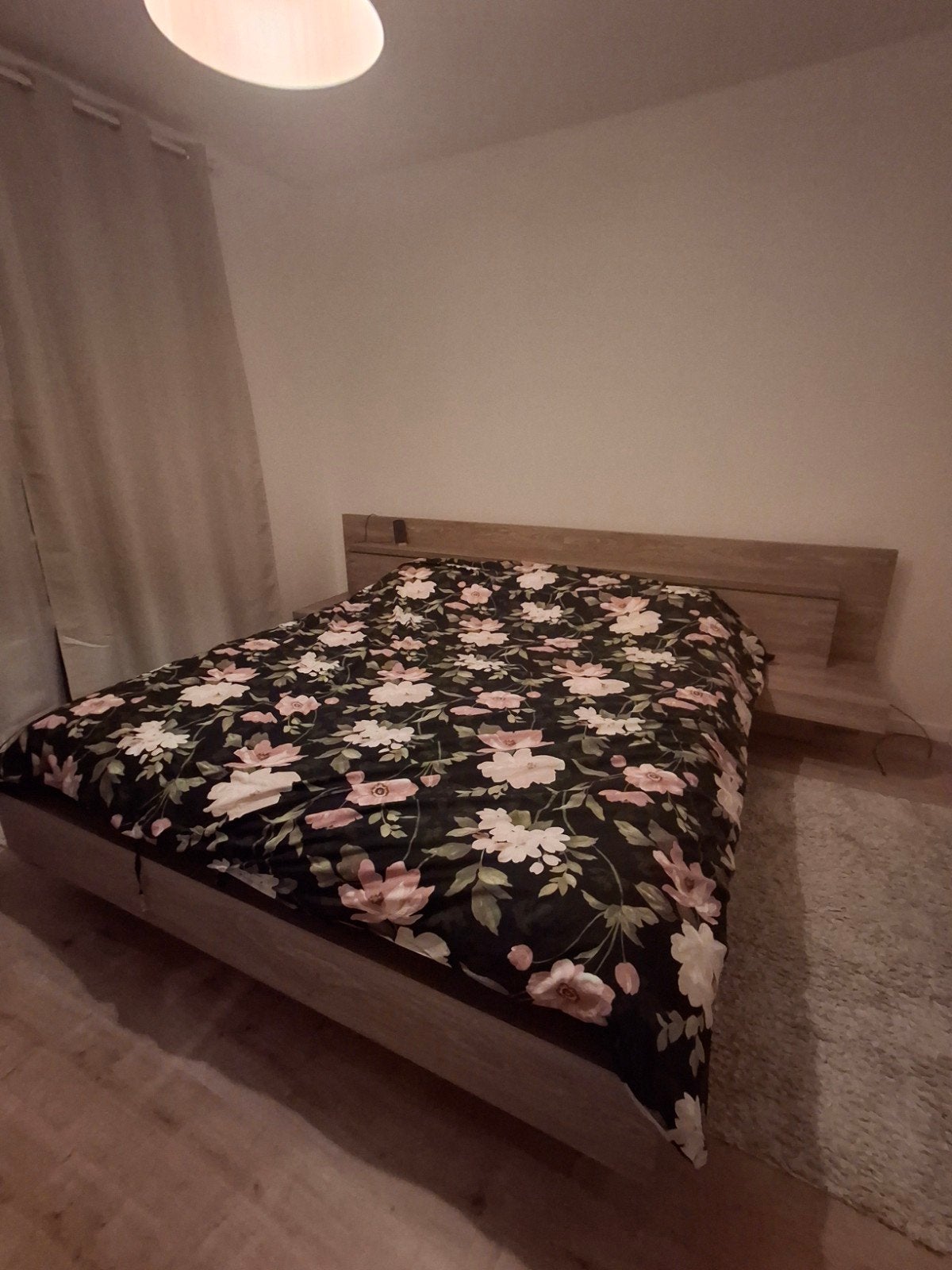 Lit en bois avec led et chevet compris, Maison & Meubles, Enlèvement, Comme neuf, Deux personnes